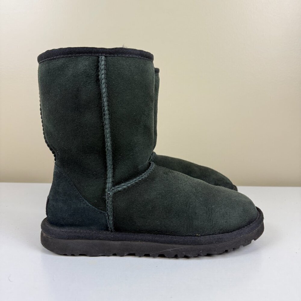 UGG women’s classic short boots black